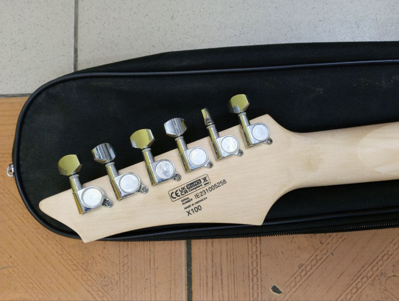 Электрогитара + комбоусилитель  Cort Cort X100 JOYO MA-1OE